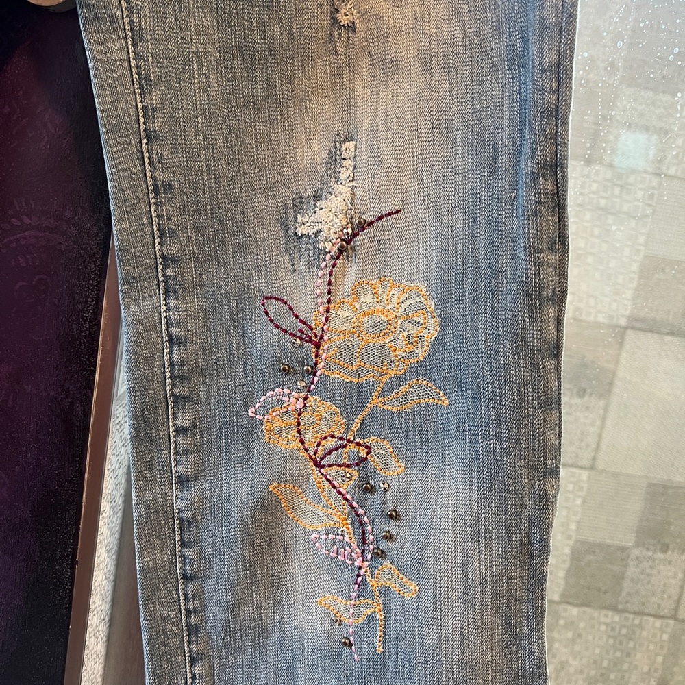 Beautiful embroidered jeans - never worn (no tags) - Picture 2 of 9